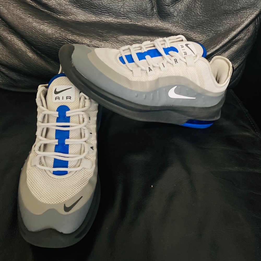 Air Max Axis size 8